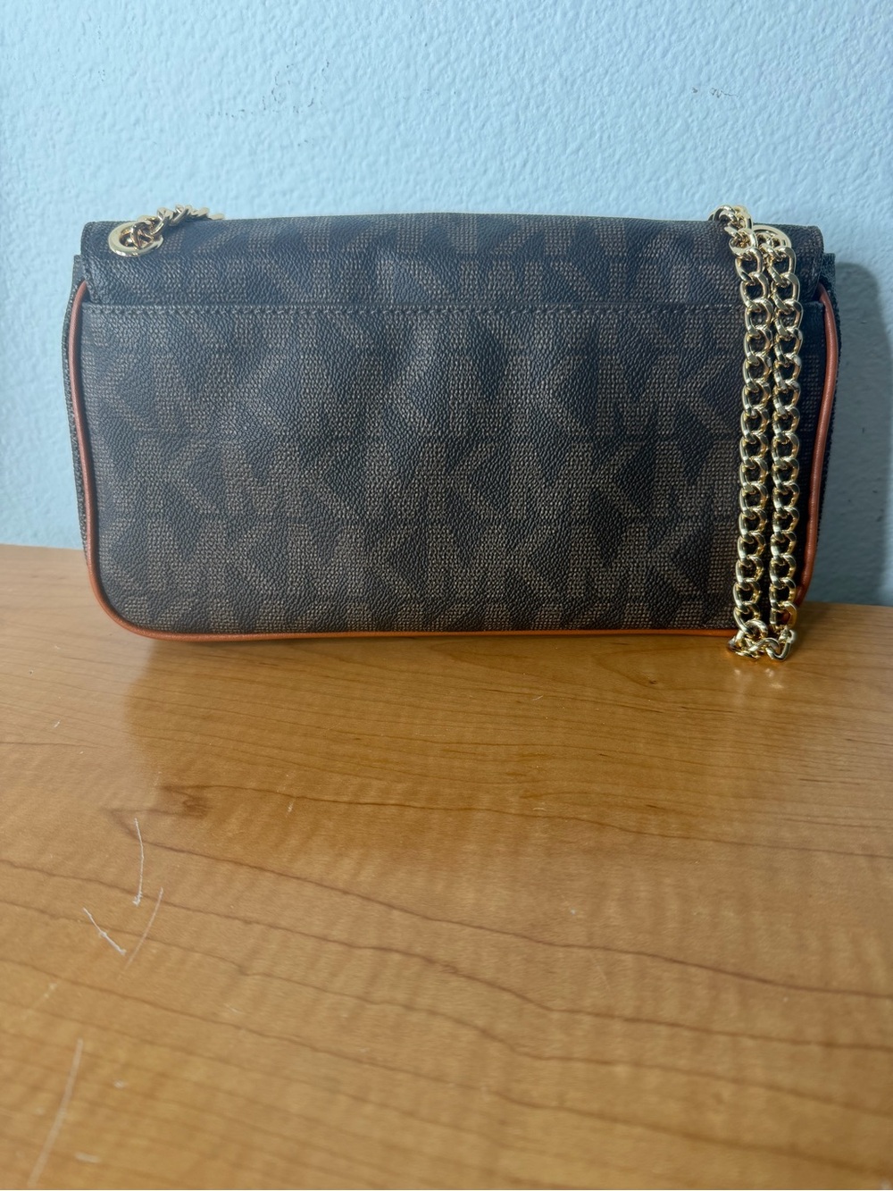 Michael Kors Hamilton Shoulder Bag - Picture 9 of 11